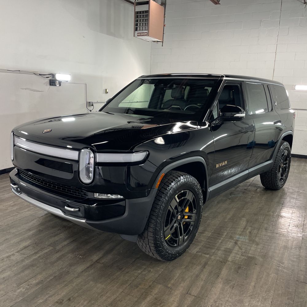 2023 Rivian R1S Adventure Quad-Motor