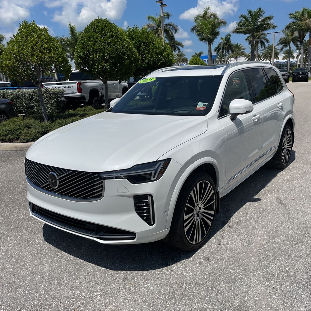 2025 Volvo XC90 B6 - Ultra